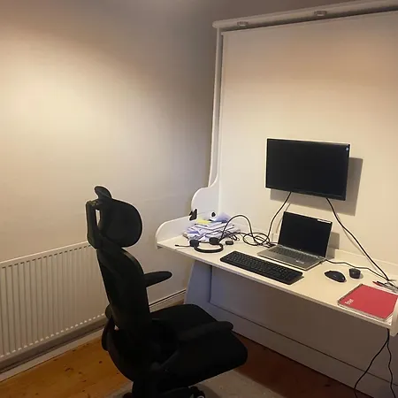 2-bed House Sleeps 4 Wifi *