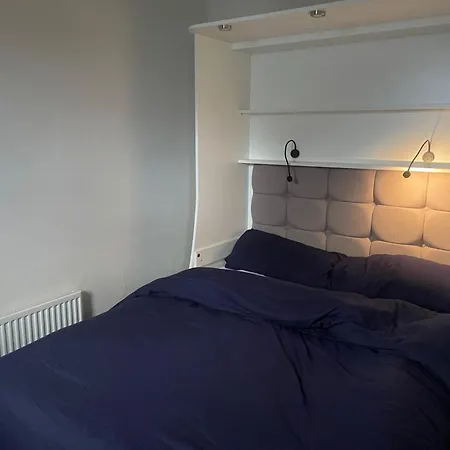 2-bed House Sleeps 4 Wifi * Дублин