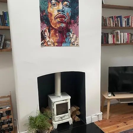 2-bed House Sleeps 4 Wifi