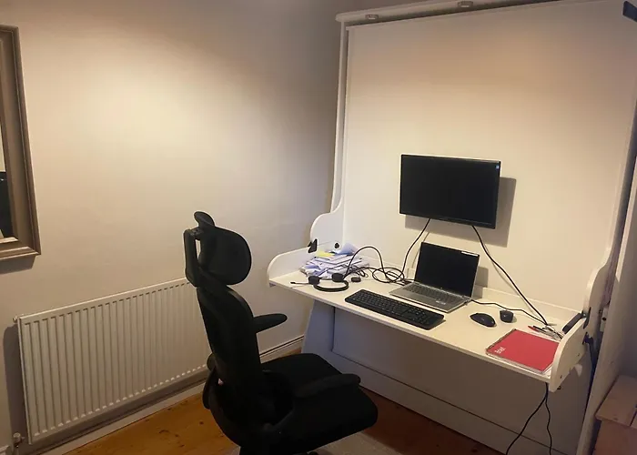 2-bed House Sleeps 4 Wifi *