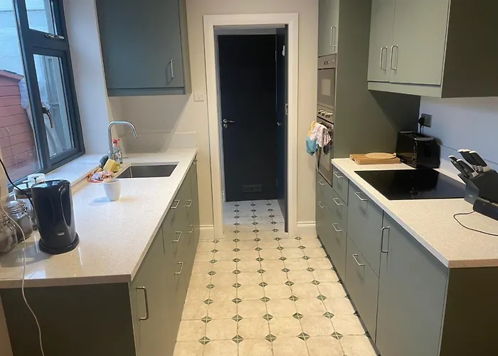 Дом отдыха 2-bed House Sleeps 4 Wifi *